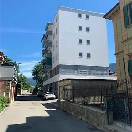 شقة Lakeview Panorama Penthouse With Washer & Dryer