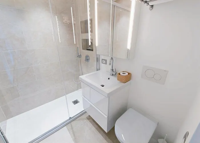 Lakeview Panorama Penthouse With Washer & Dryer Apartman