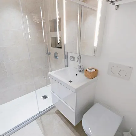 Lakeview Panorama Penthouse With Washer & Dryer דירה