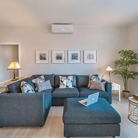 Lakeview Panorama Penthouse With Washer & Dryer